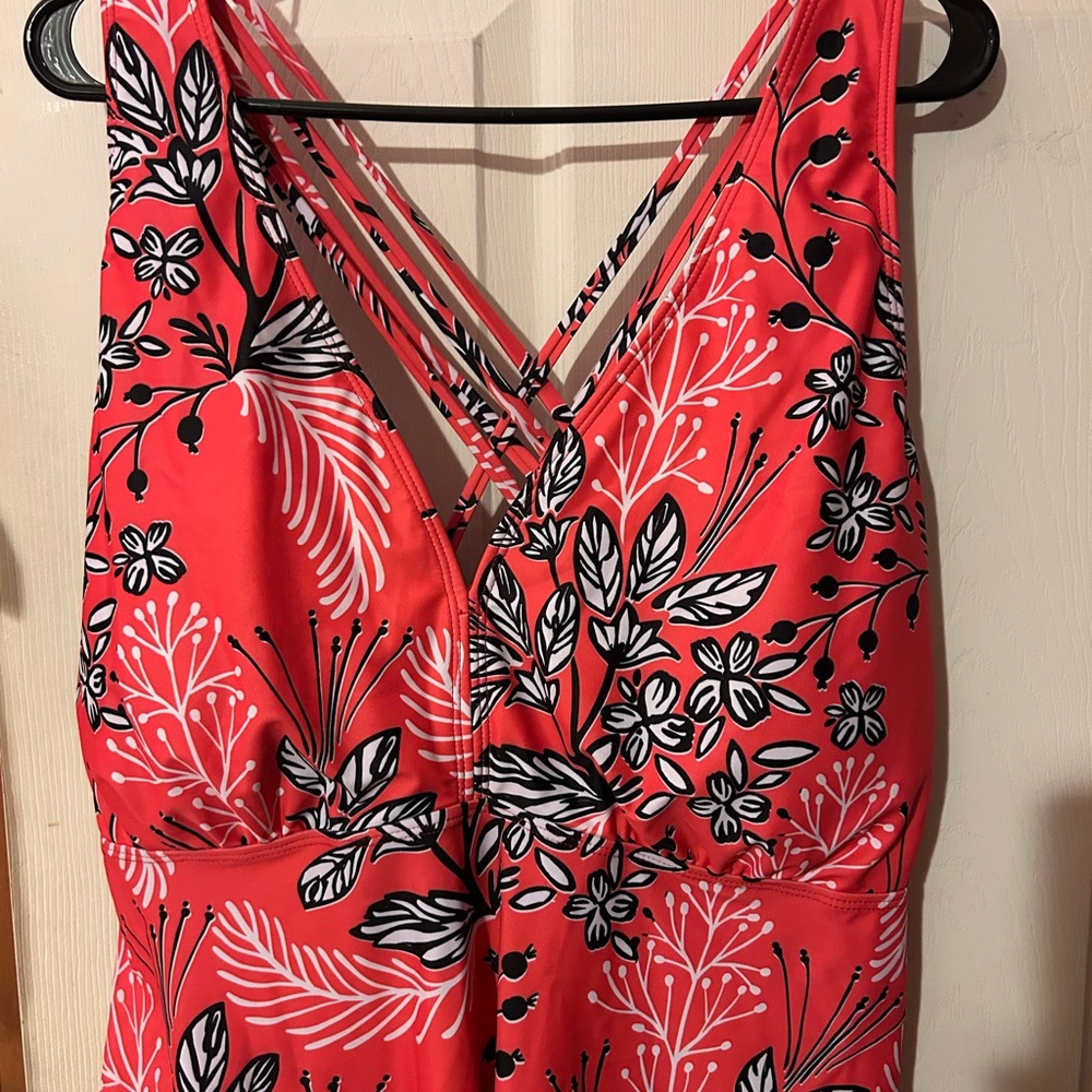 Plus Size Tankini Top - Picture 3 of 12